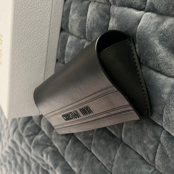 Christian DIOR SUNGLASSES HOLDER - Picture 4 of 4